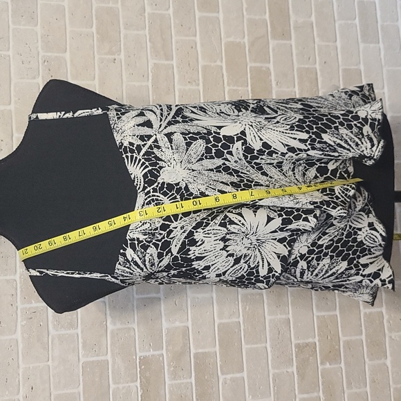 Women's Black and White Floral Print Relax Fit High Low Spaghetti Top(Sz 4) - Picture 7 of 8